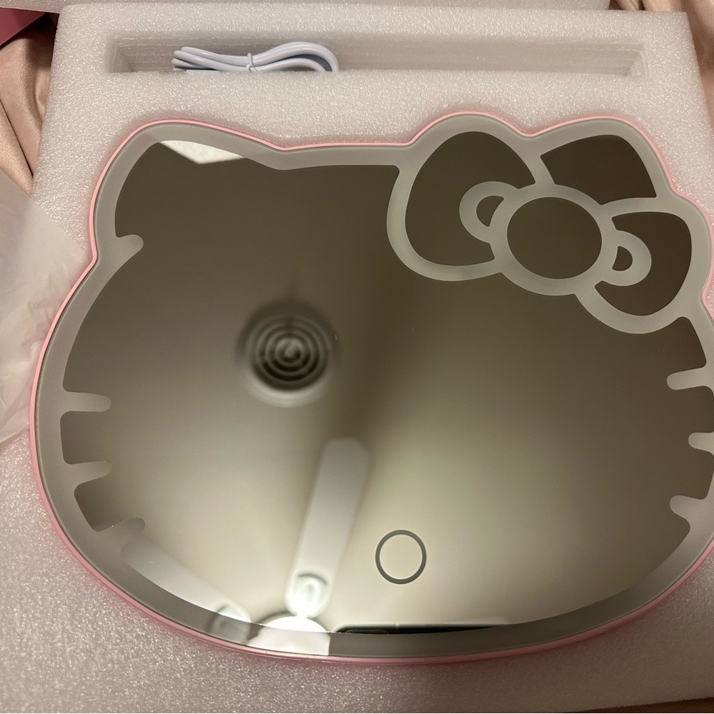 Impressions Vanity Hello Kitty Desk Mirror Soft Touch Sensor Switch Tri Tone LED